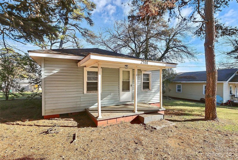 Property image 3 at 2514 Hemphill Street, Charlotte, NC 28208