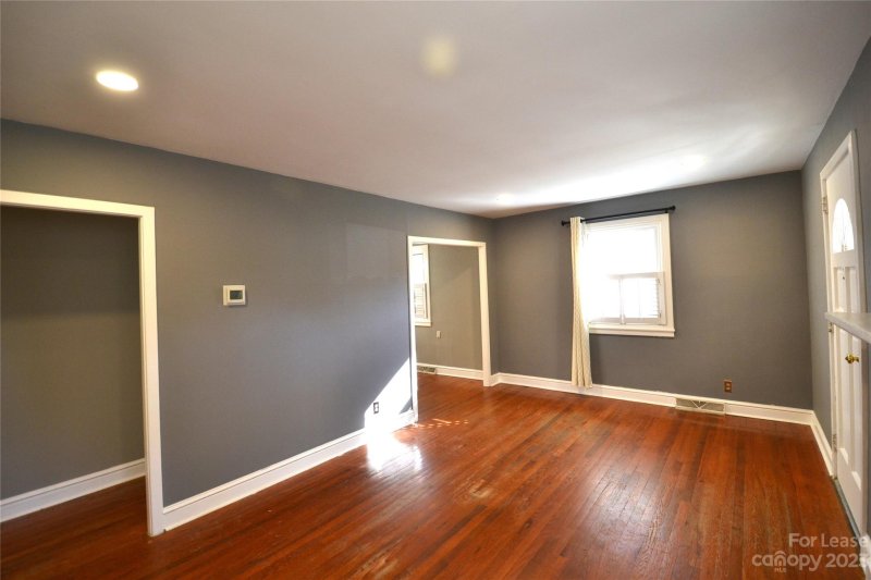 Property image 4 at 3227 Draper Avenue, Charlotte, NC 28205