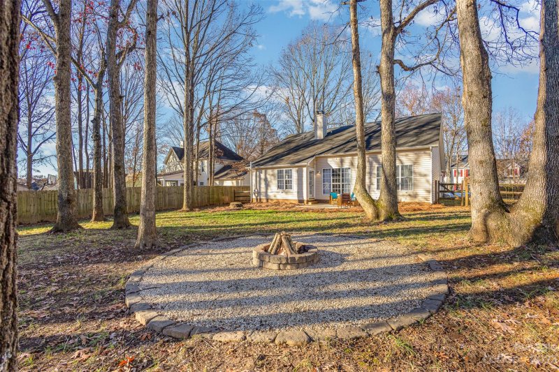 Property image 2 at 4210 Huntmeadow Drive, Charlotte, NC 28269