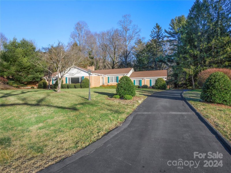 Property image 2 at 114 Hawthorn Drive, Hendersonville, NC 28791