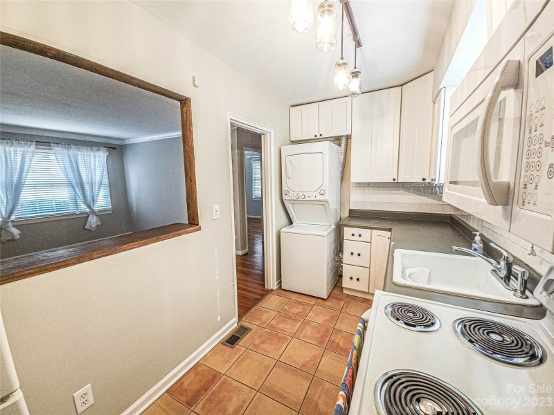 Property image 5 at 237 Wakefield Drive, Charlotte, NC 28209