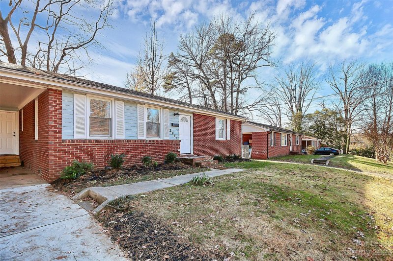 Property image 3 at 2921 Ravencroft Drive, Charlotte, NC 28208