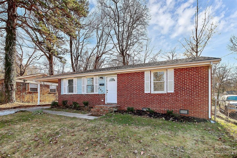 Property image 4 at 2921 Ravencroft Drive, Charlotte, NC 28208