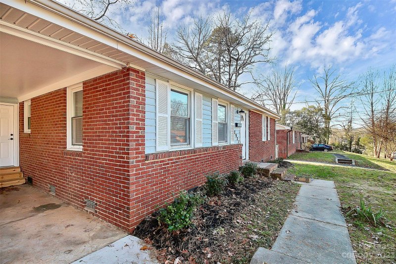 Property image 5 at 2921 Ravencroft Drive, Charlotte, NC 28208