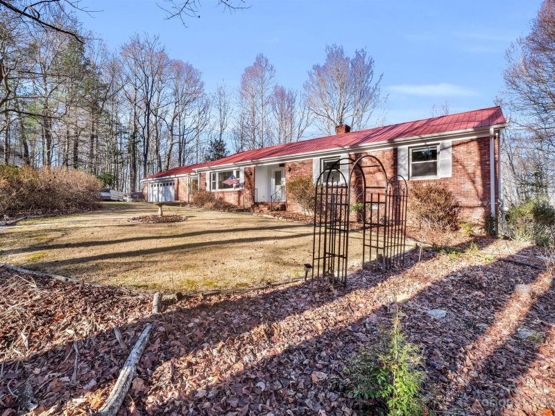 Property image 3 at 1223 Kanuga Ridge Road, Hendersonville, NC 28739