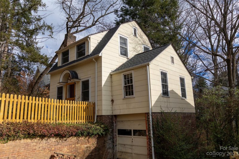 Property image 2 at 193 Tacoma Circle, Asheville, NC 28801
