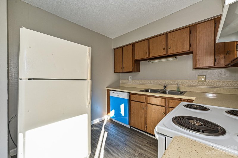 Property image 4 at 2021 Harvest Lane, Charlotte, NC 28210