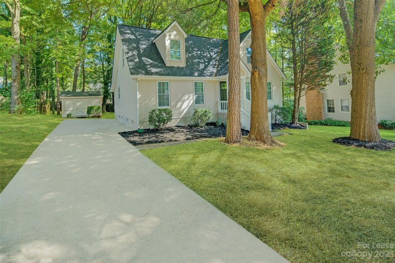 Property image 2 at 5806 Katrine Court, Charlotte, NC 28208