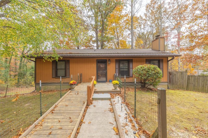 602 Beechwood Lakes Drive