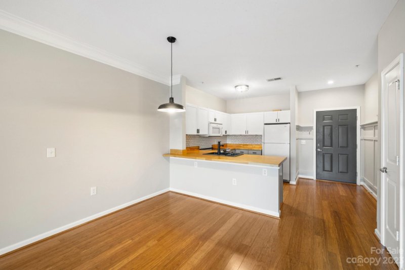 Property image 2 at 437 Appeldoorn Circle, Asheville, NC 28803