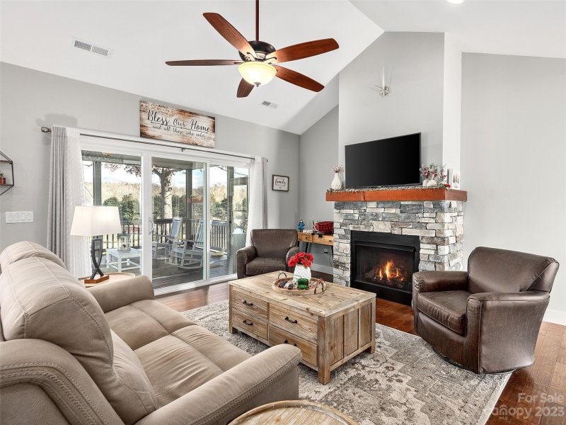 Property image 3 at 986 Blacksmith Run Drive, Hendersonville, NC 28792