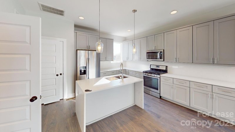 Property image 3 at 423 Coxe Avenue, Charlotte, NC 28208