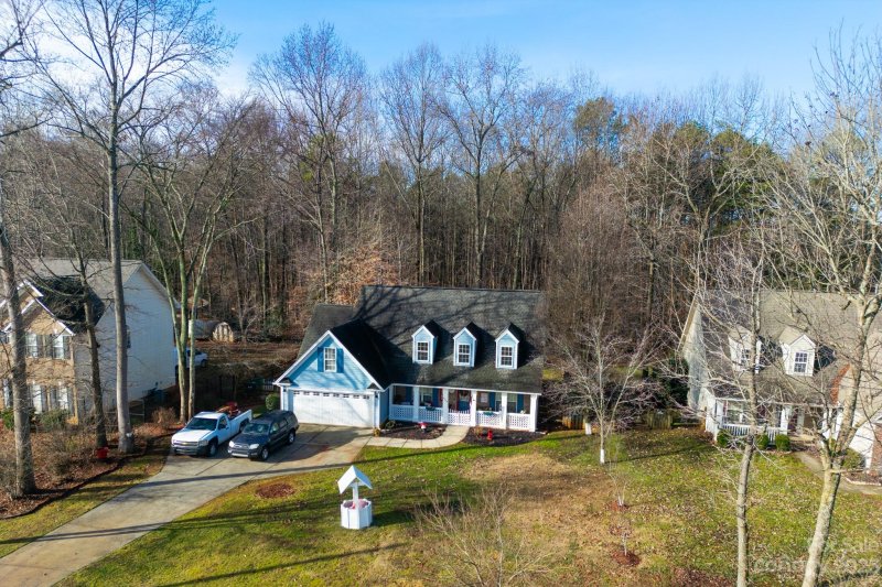 5709 Linda Vista Lane