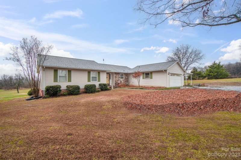 Property image 2 at 5067 Forest Ridge Drive, Hickory, NC 28602