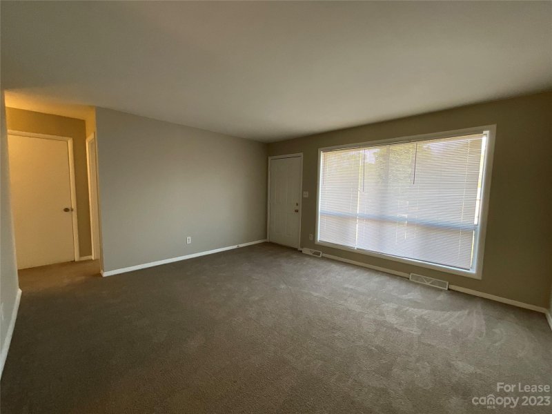 Property image 2 at 4926 Malibu Drive, Charlotte, NC 28215