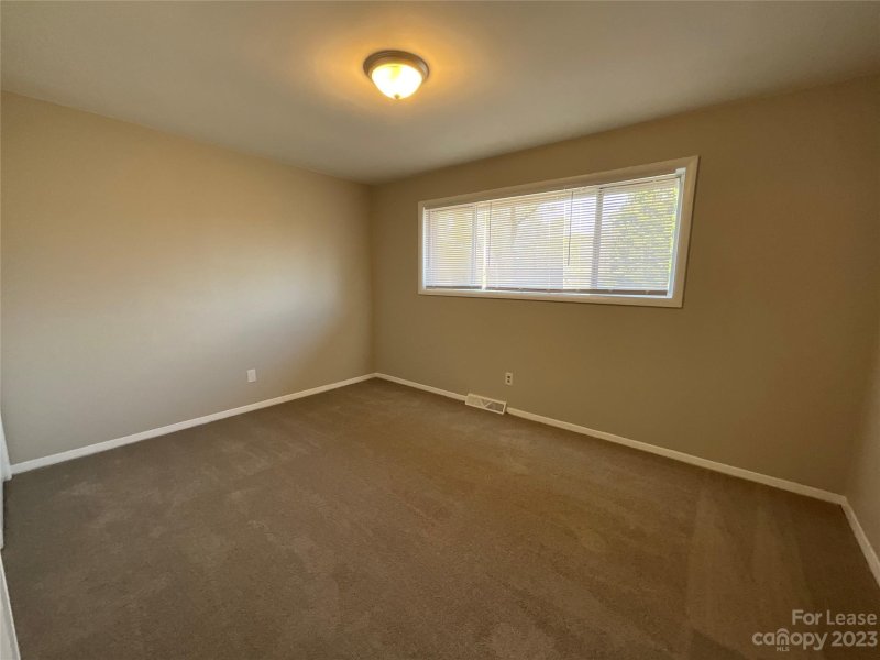 Property image 4 at 4926 Malibu Drive, Charlotte, NC 28215