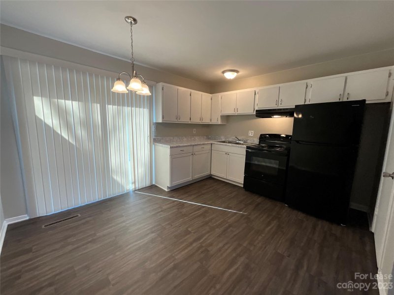 Property image 5 at 4926 Malibu Drive, Charlotte, NC 28215