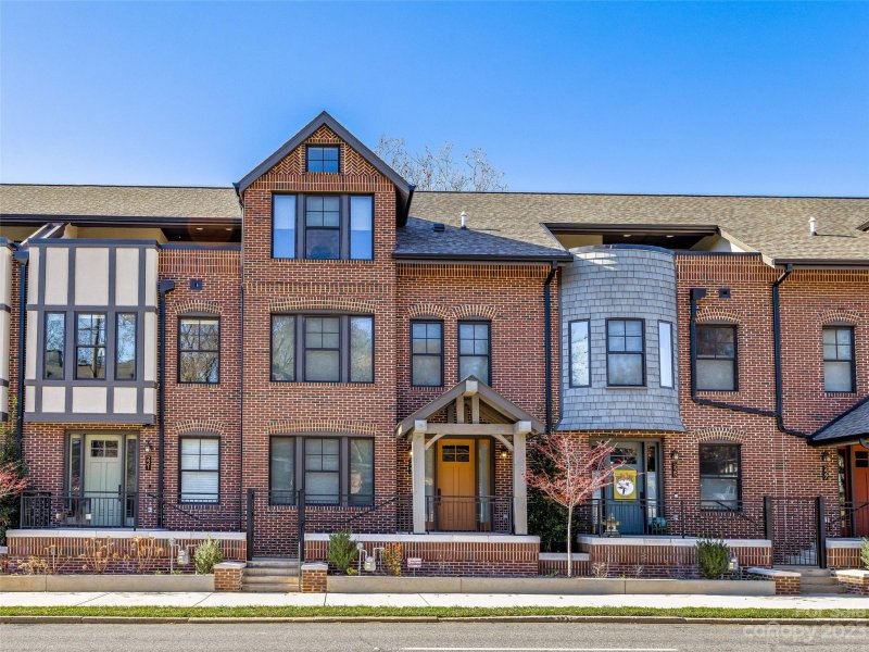 Property image 2 at 223 Broadway Street, Asheville, NC 28801