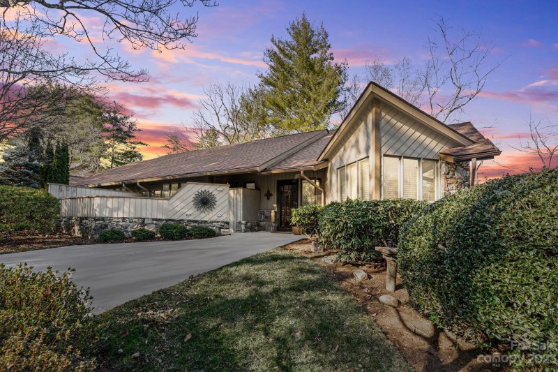 Property image 2 at 302 Timber Drive, Asheville, NC 28804