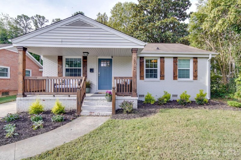 1512 Newcastle Street