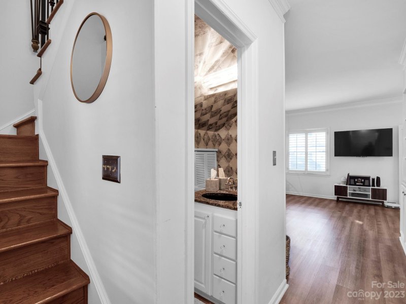 Property image 2 at 5911 Quail Hollow Road, Charlotte, NC 28210