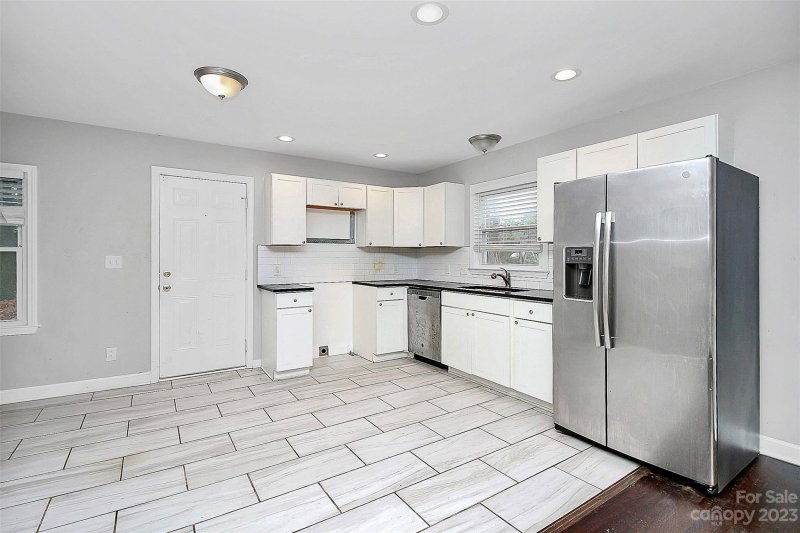 Property image 5 at 3820 Blandwood Drive, Charlotte, NC 28217