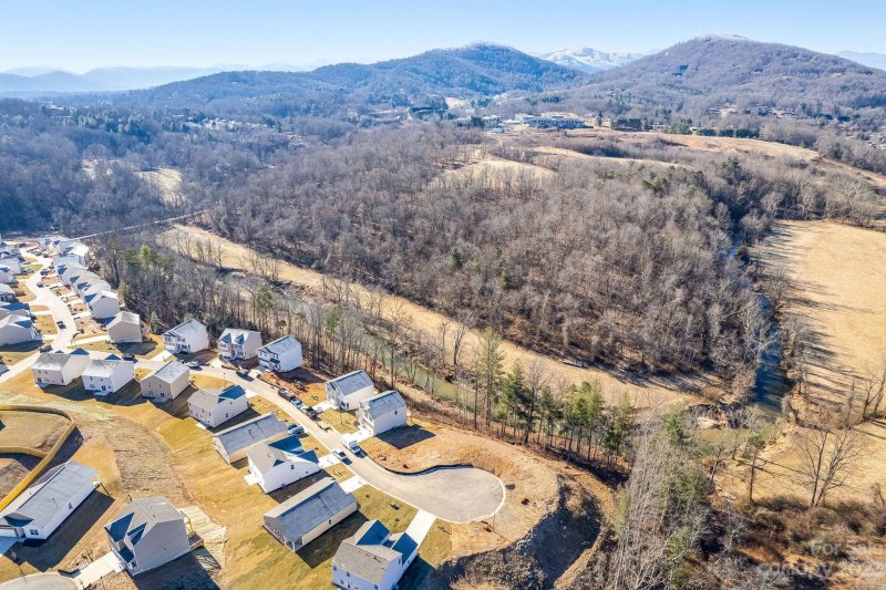 Property image 4 at 925 Newport Court, Asheville, NC 28806