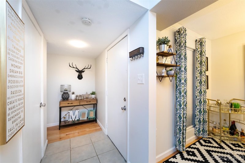 Property image 3 at 5008 Sardis Road, Charlotte, NC 28270