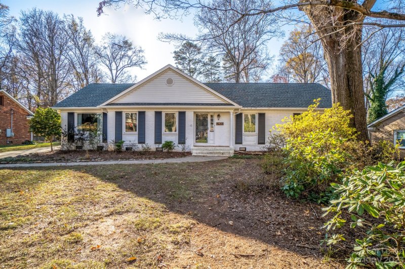 Property image 2 at 2400 Red Barn Lane, Charlotte, NC 28210