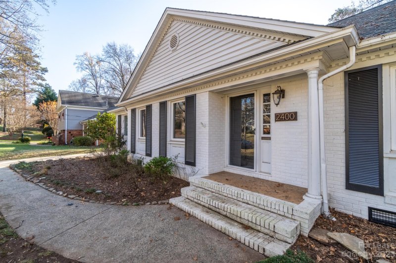 Property image 3 at 2400 Red Barn Lane, Charlotte, NC 28210