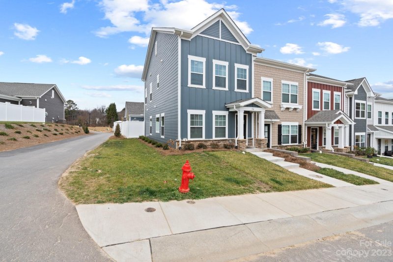 Property image 4 at 70 Walnut Springs Drive, Asheville, NC 28804