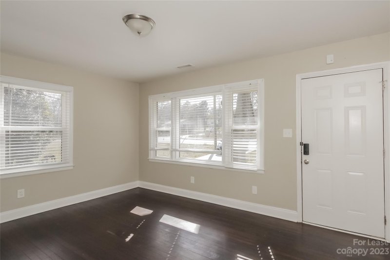 Property image 3 at 4200 Rochelle Lane, Charlotte, NC 28208
