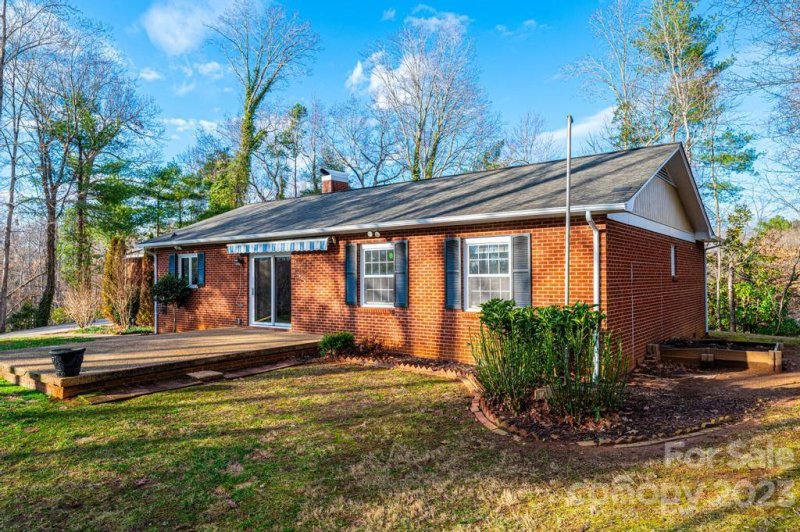 Property image 2 at 6201 Mountainside Drive, Hickory, NC 28601