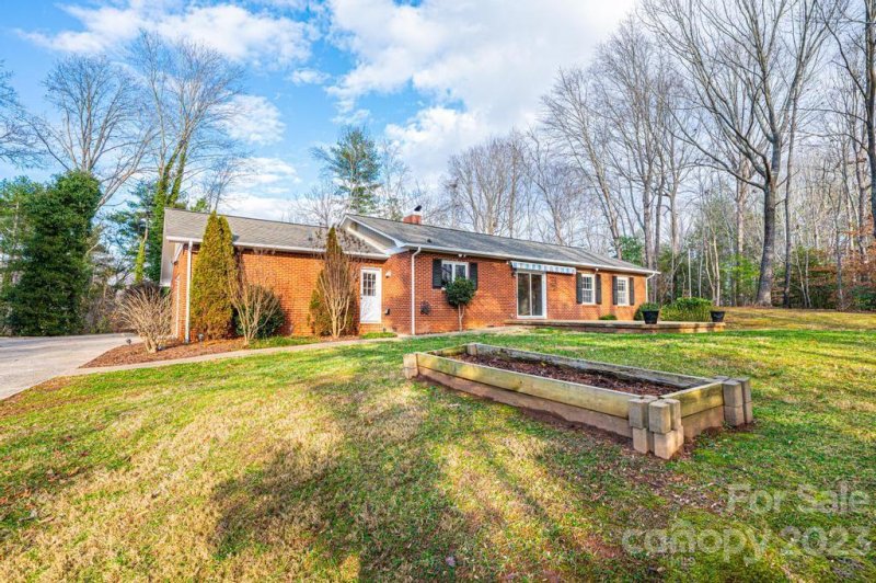 Property image 5 at 6201 Mountainside Drive, Hickory, NC 28601