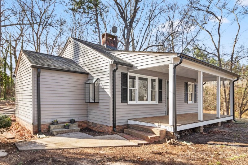 Property image 2 at 1010 Old Thompson Avenue, Lancaster, SC 29720