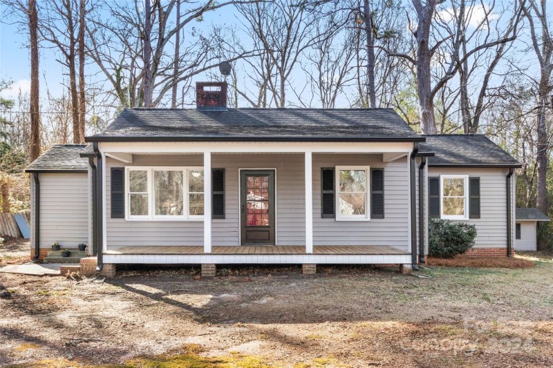 Property image 4 at 1010 Old Thompson Avenue, Lancaster, SC 29720