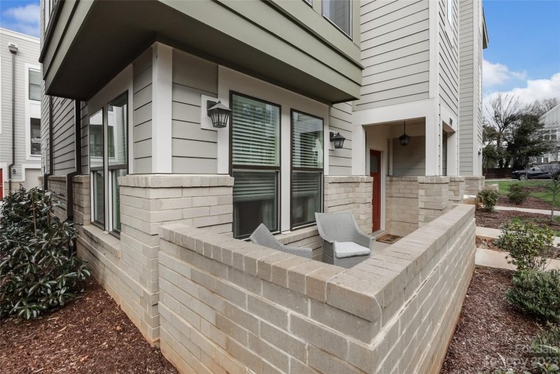 Property image 2 at 332 Uptown West Drive, Charlotte, NC 28208