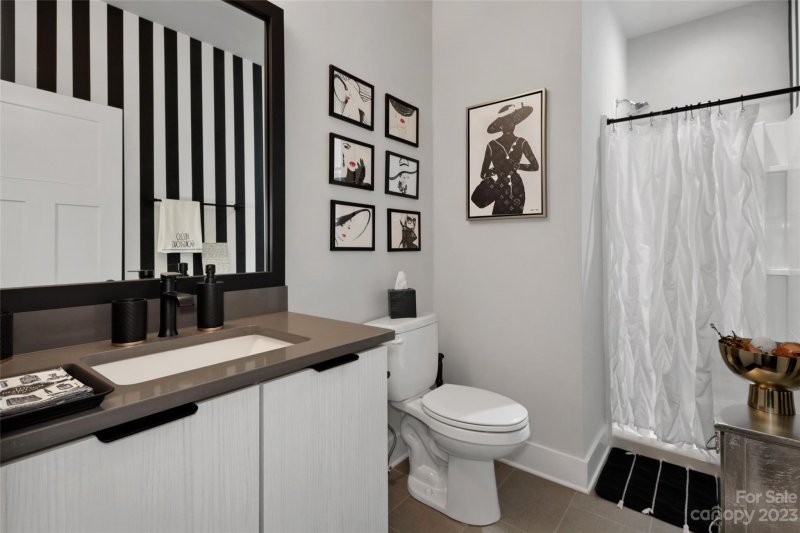 Property image 5 at 332 Uptown West Drive, Charlotte, NC 28208