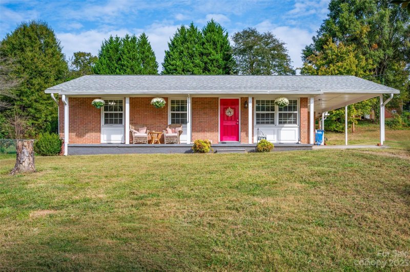 Property image 2 at 724 W Pine Circle, Statesville, NC 28677