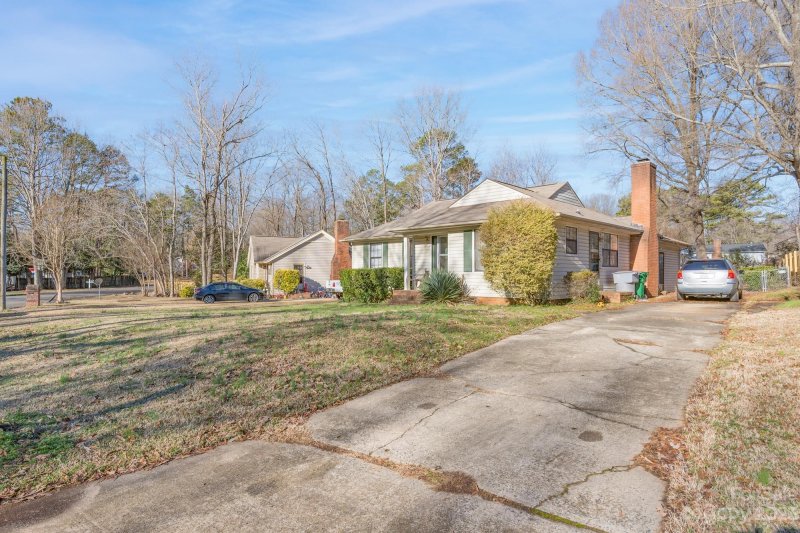 Property image 3 at 9301 Knotty Pine Circle, Charlotte, NC 28227