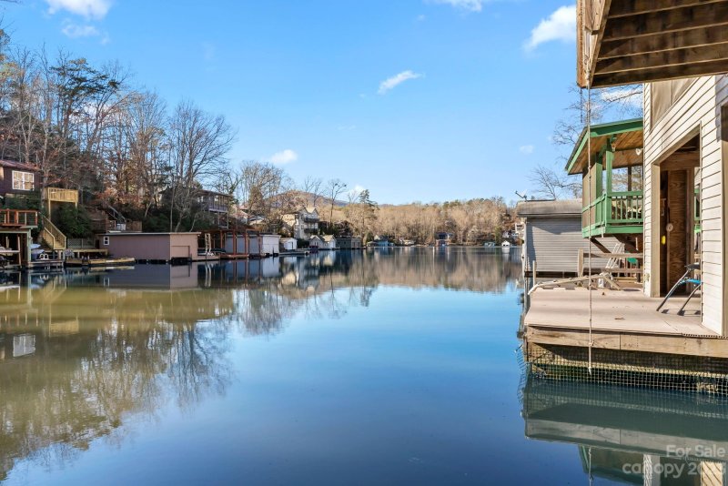 Property image 5 at 368 Lakeshore Drive, Landrum, SC 29356