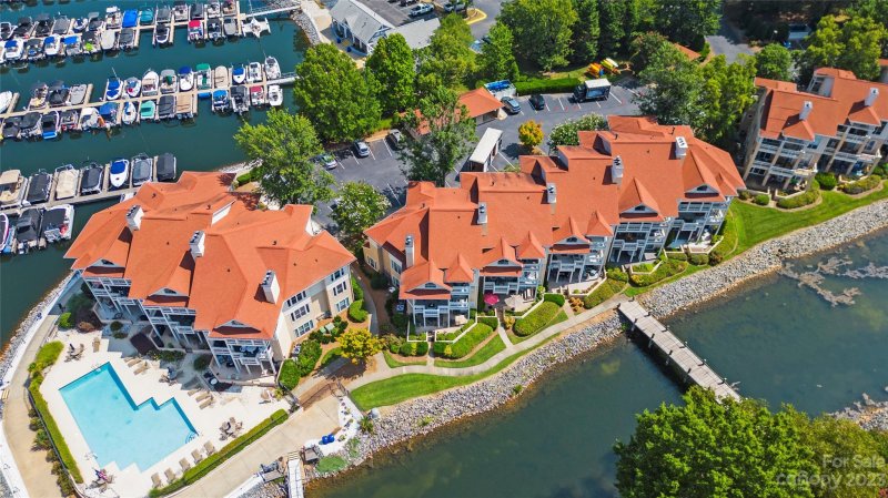 Property image 4 at 18015 Kings Point Drive, Cornelius, NC 28031