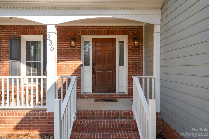 Property image 2 at 336 Whitefriars Lane, Matthews, NC 28105