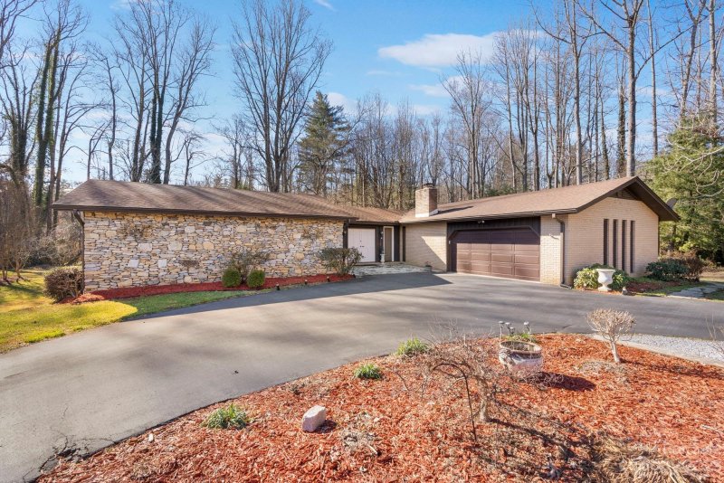 Property image 2 at 112 Brentwood Drive, Hendersonville, NC 28739