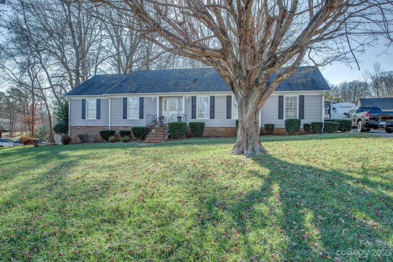 Property image 2 at 205 Woodbriar Trail, Gastonia, NC 28056