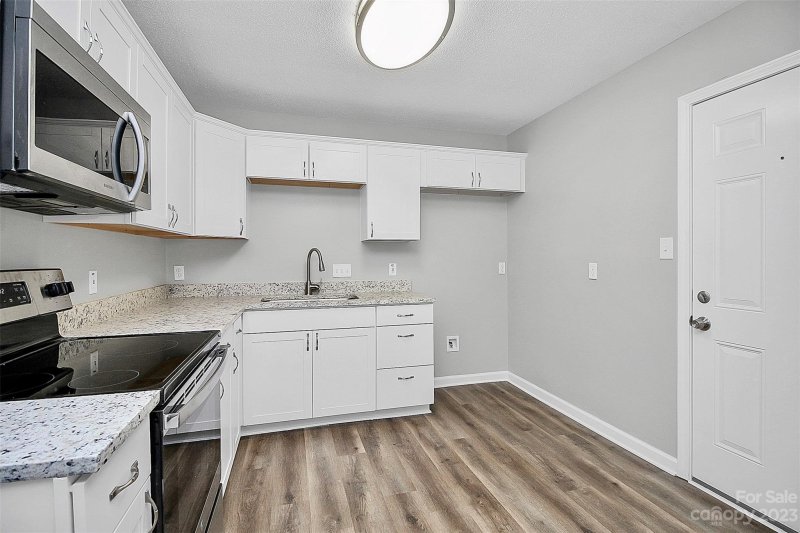 Property image 3 at 5019 Rolling Oak Lane, Charlotte, NC 28227