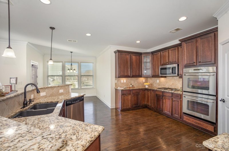 Property image 4 at 126 W Warfield Drive, Mooresville, NC 28115