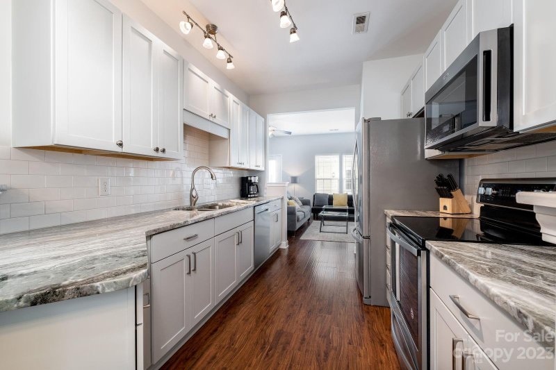 Property image 2 at 18943 Coachmans Trace, Cornelius, NC 28031