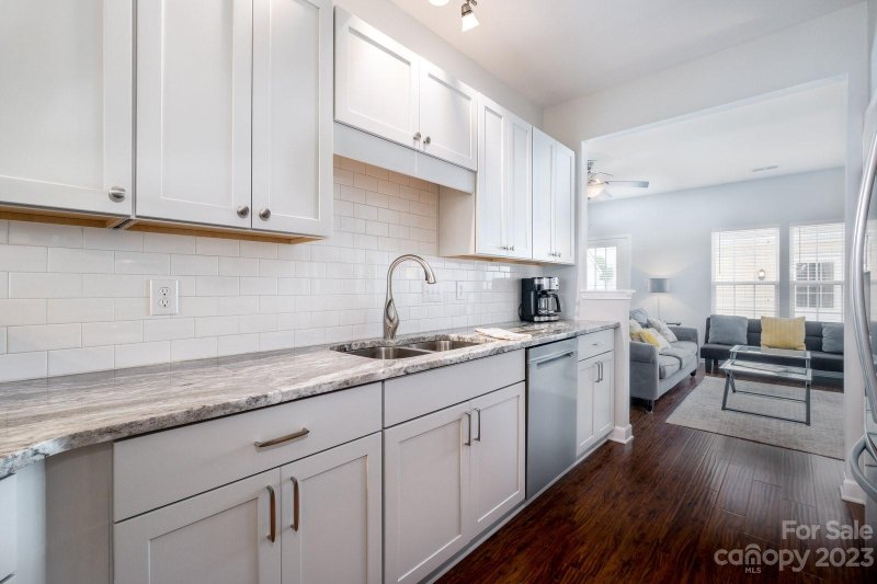 Property image 3 at 18943 Coachmans Trace, Cornelius, NC 28031