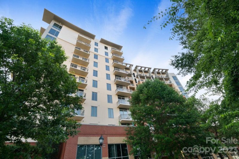 Property image 2 at 701 Royal Court, Charlotte, NC 28202